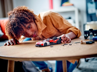 Спорткар Porsche 963